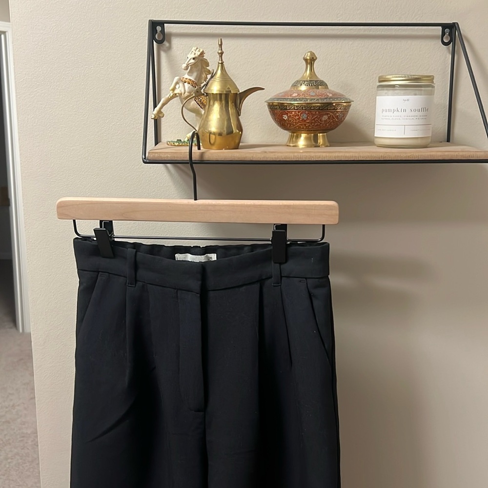 26R/2R Abercrombie & Fitch Sloan pant in black.